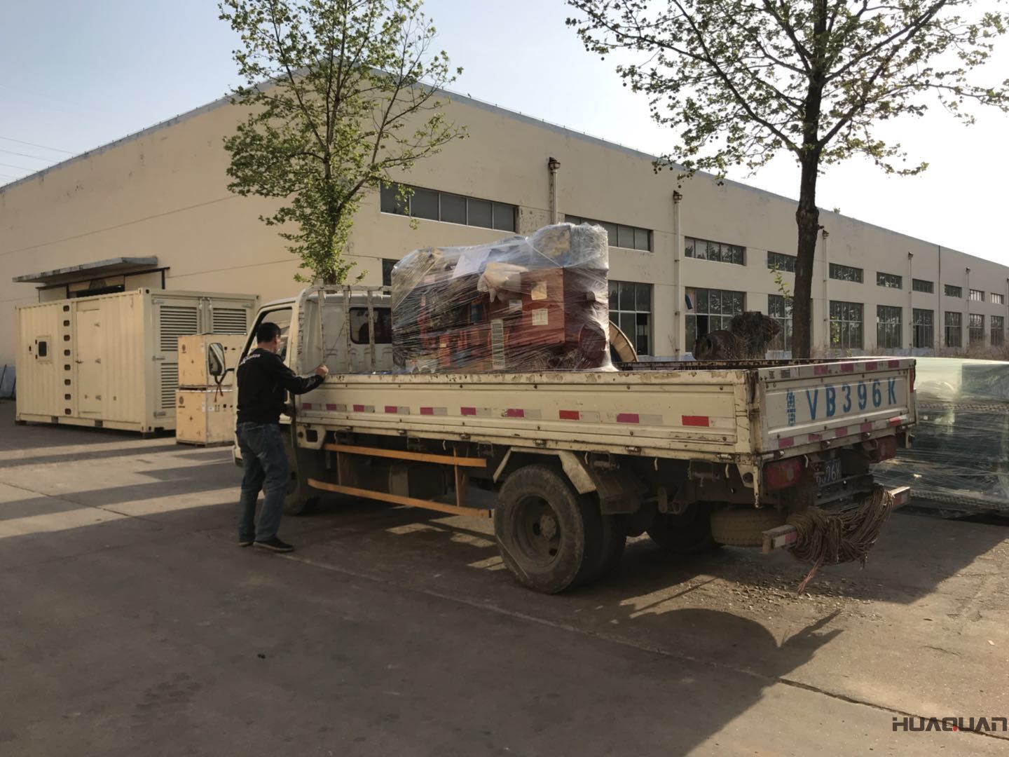 一臺50kw標配柴油發電機組于8月7日順利發往河南