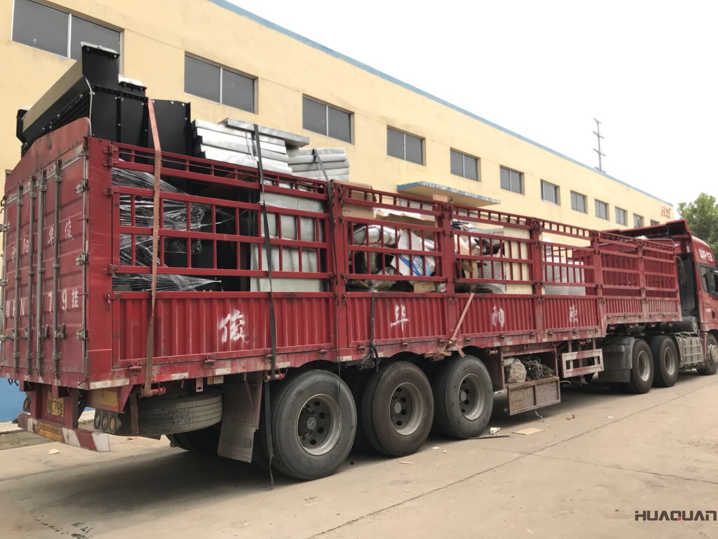 一臺1200kw標配柴油發電機組于8月8日順利發往湖北省