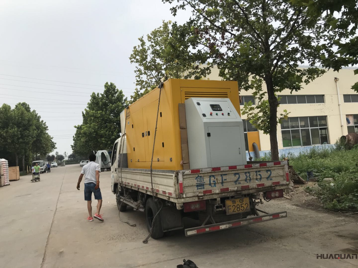 一臺200kw標配柴油發(fā)電機組于8月25日順利發(fā)往山東省