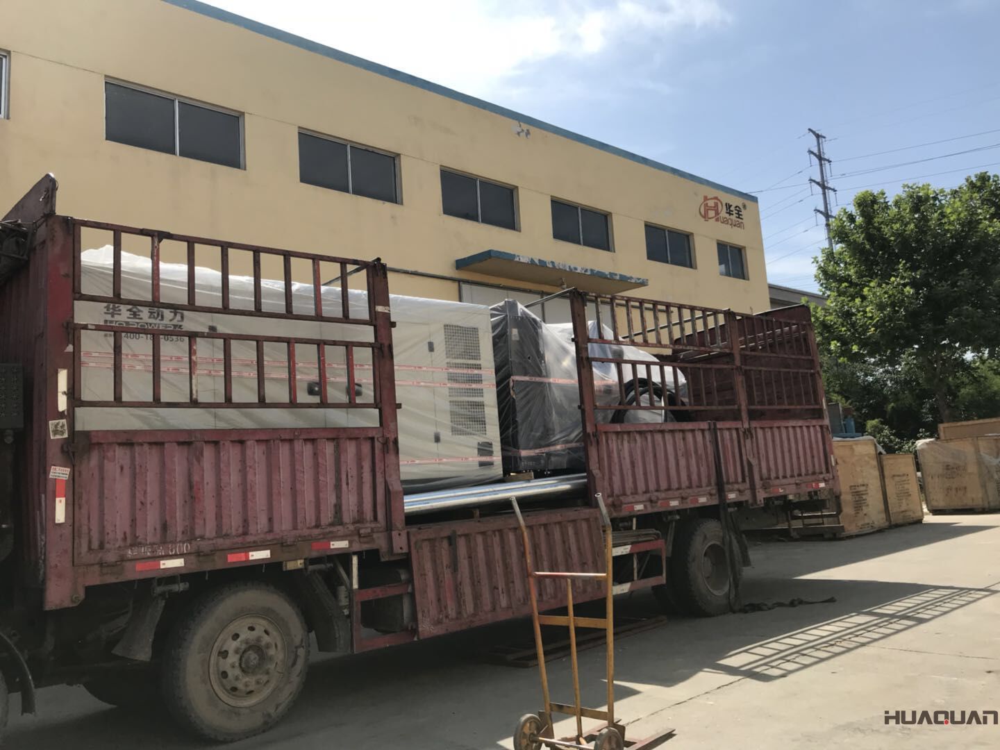 一臺500kw標(biāo)配柴油發(fā)電機(jī)組于8月27日成功發(fā)往河北省