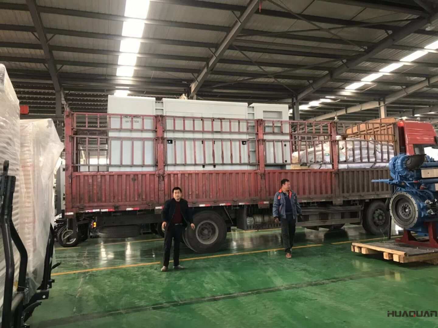 10月15日一臺800kw立柜自啟動柴油發電機組發往山東