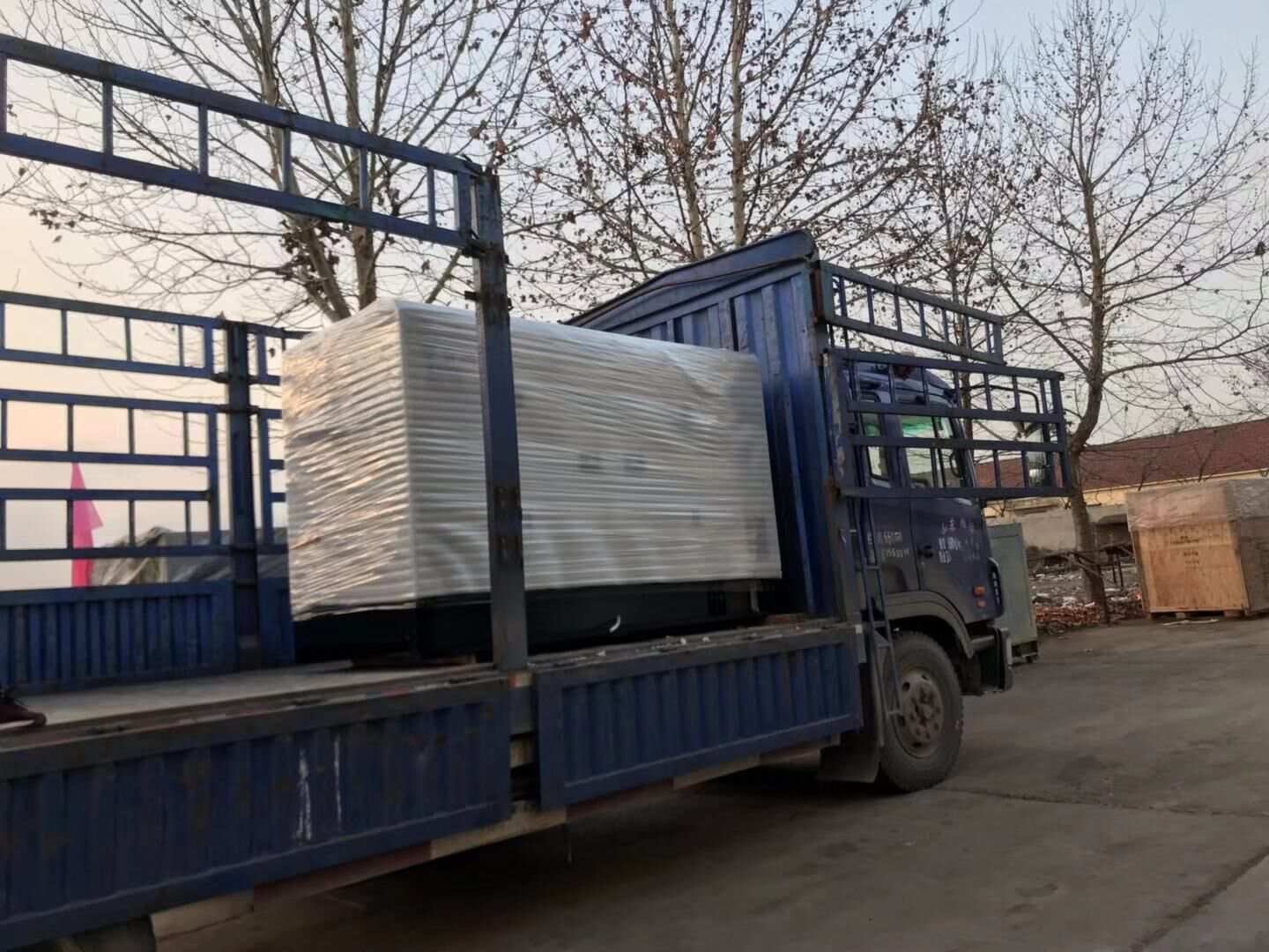 王先生從華全動力采購的一臺40kw移動拖車柴油發(fā)電機(jī)組于12月21日成功發(fā)往四川省