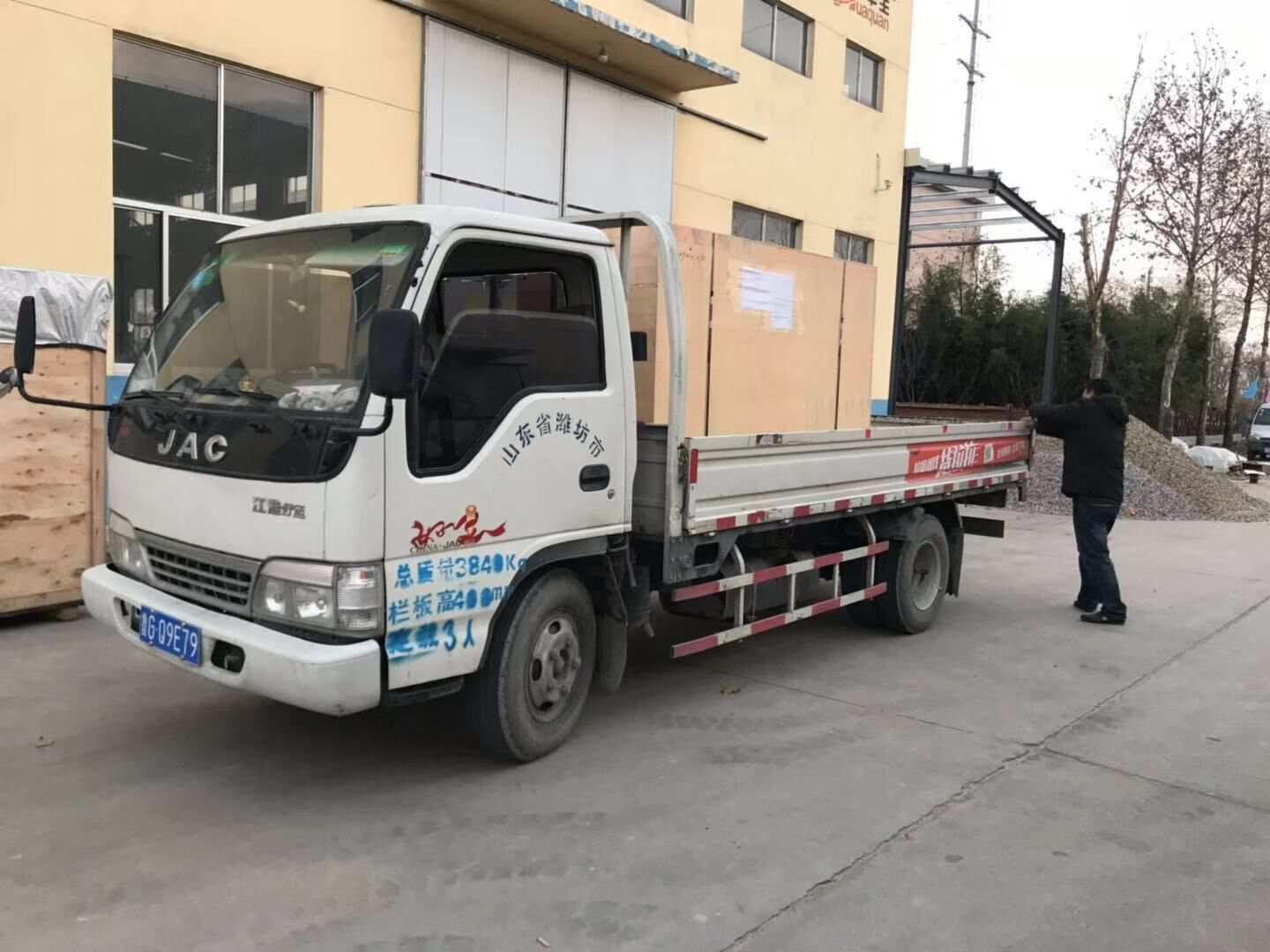 12月22日，天津穆先生從華全動力采購的50kw標配柴油發電機組順利發往目的地